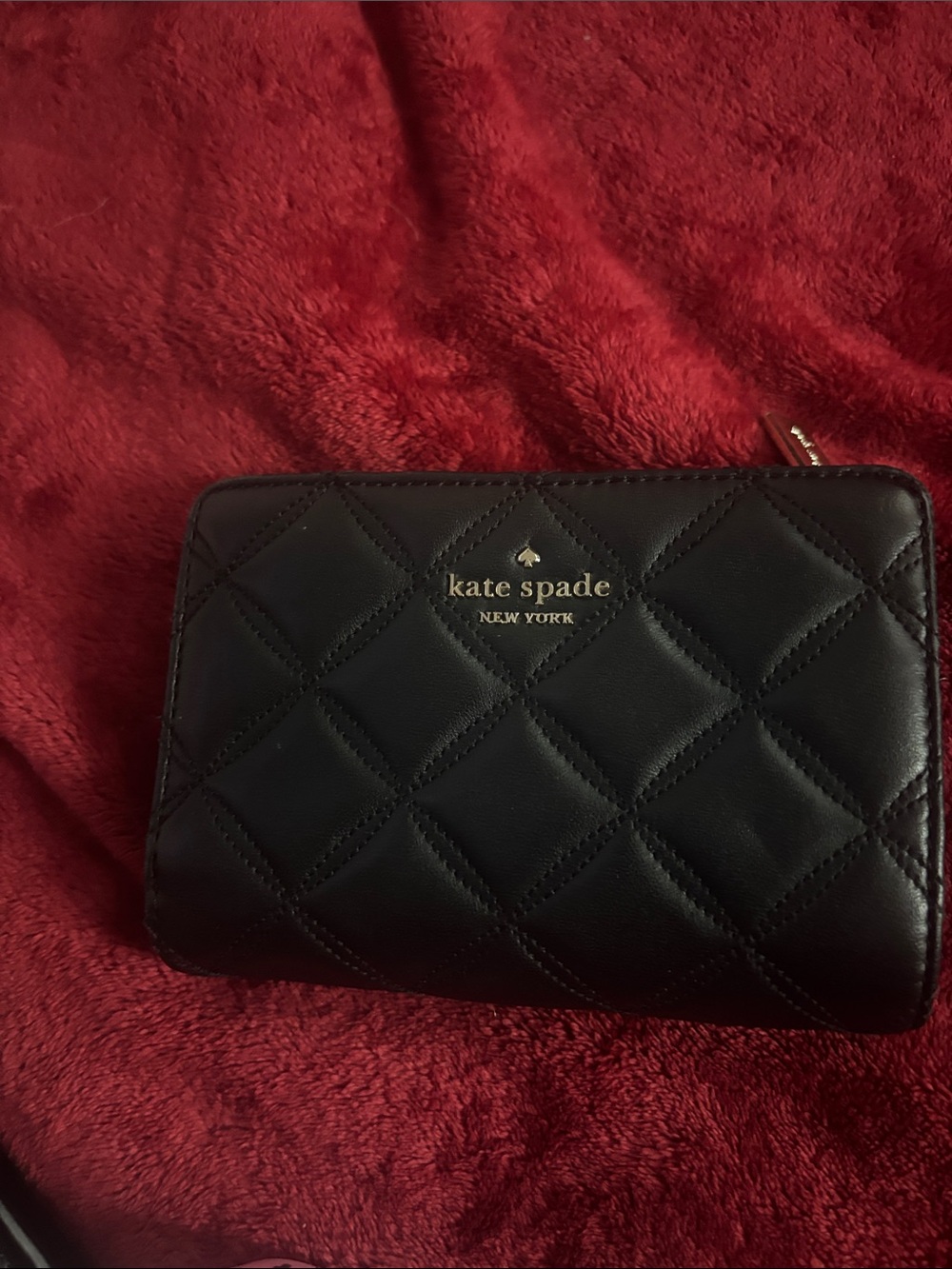 kate spade black quilted compact zip wallet with gold logo